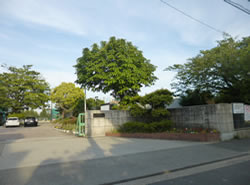萩山中学校